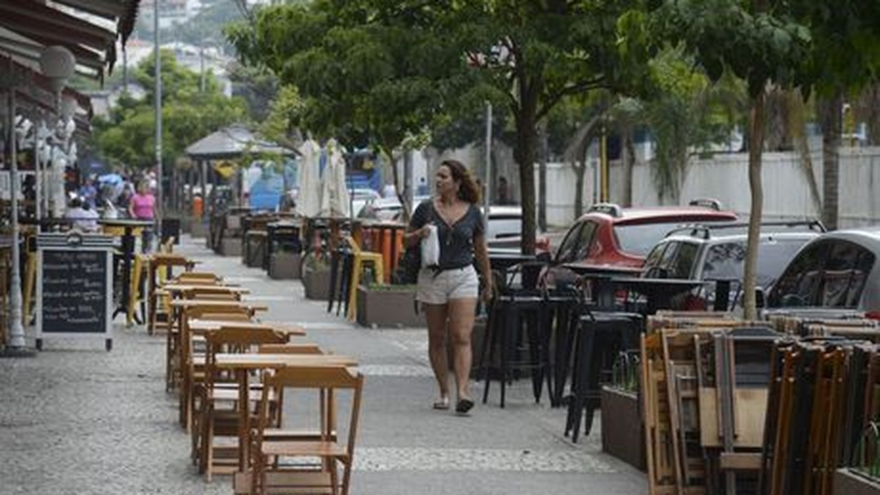 Por funcionamento irregular, 75 bares e restaurantes são interditados em SP