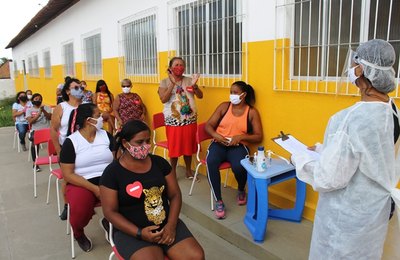 Moradoras do Campo Redondo recebem serviços do SCFV da SEMDSH Penedo