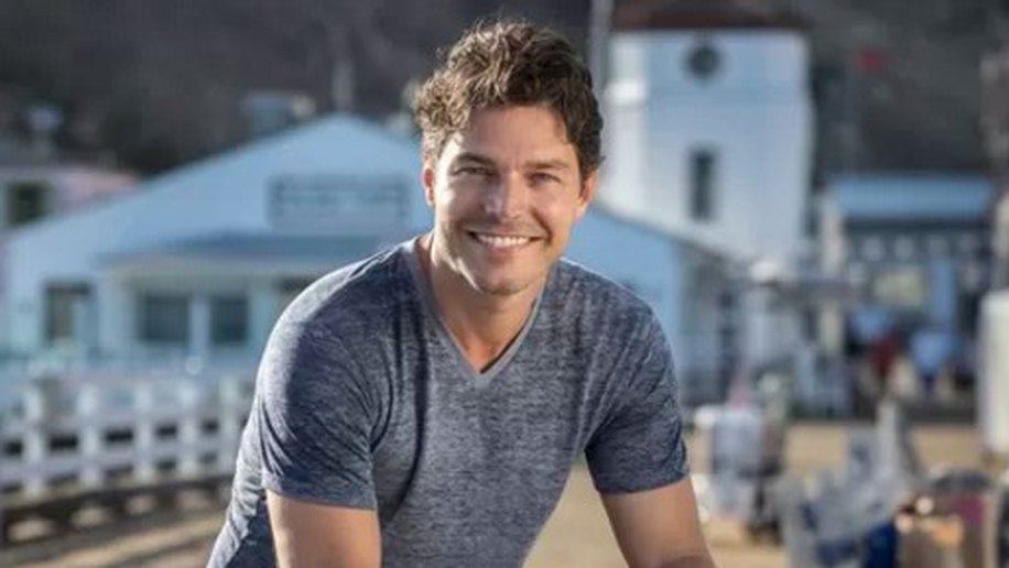 Erik Marmo volta às novelas em Tempo de Amar