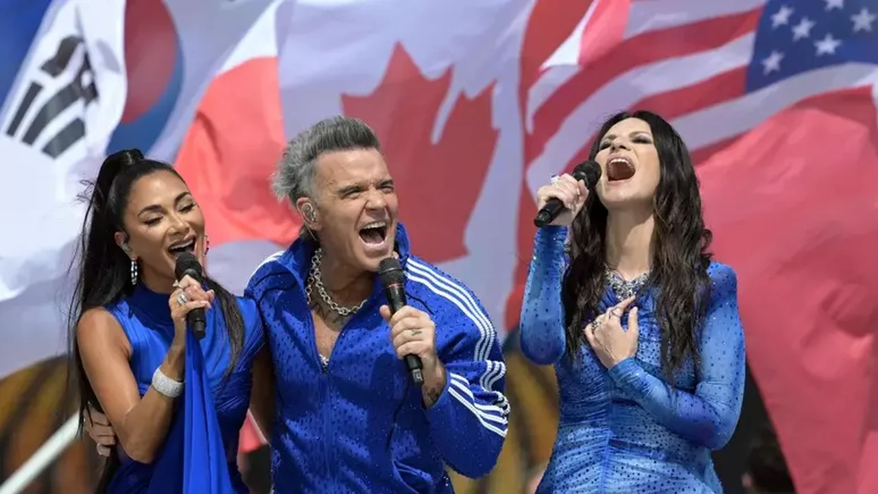 Laura Pausini canta hino da Fifa antes de final da Copa do Mundo