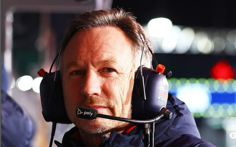 Christian Horner sugere troca de Sergio Perez por Tsunoda ou Lawson na Red Bull