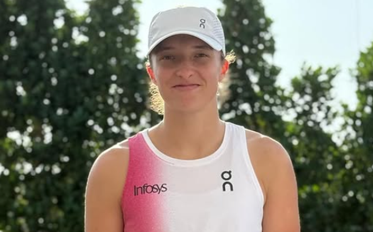 Atual campeã, Iga Swiatek estreia em Indian Wells com triunfo humilhante sobre ex-Top 10