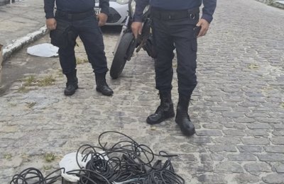 Novo furto na iluminação de Natal é frustrado e Guarda Patrimonial recupera fios na Praça Clementino do Monte