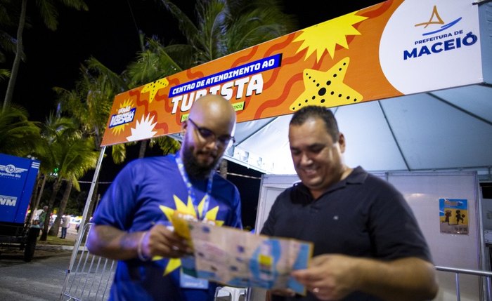 No local, os turistas também podem encontrar materiais informativos e promocionais sobre o destino