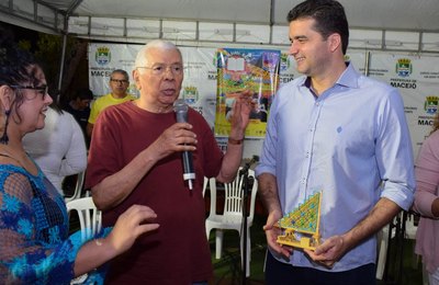 Festa literária: prefeito Rui Palmeira visita Flipontal
