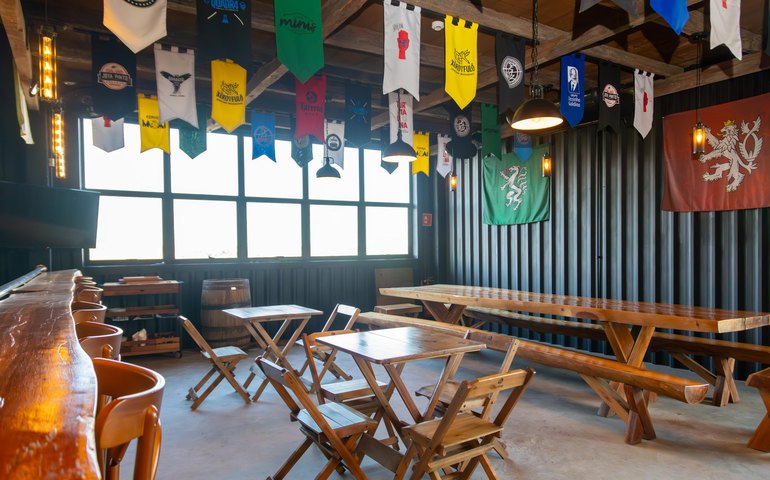 Bares e restaurante japonês são interditados em Botafogo após flagrante de baratas e fezes de roedores