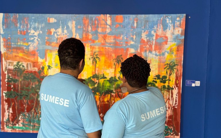 Adolescentes da Unidade de Internação Feminina prestigiam mostra de arte no Teatro Deodoro