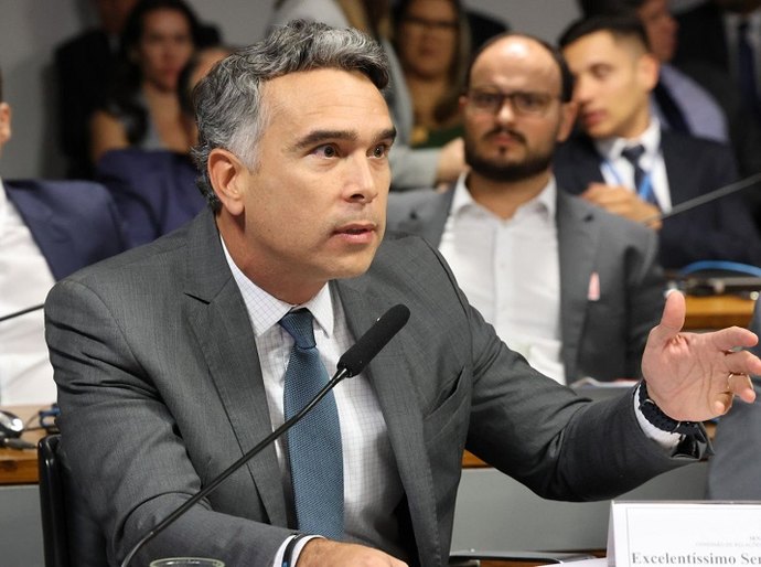 Deputado Rafael Brito apresenta PL que veta incentivos fiscais a empresas que causem danos ao meio ambiente