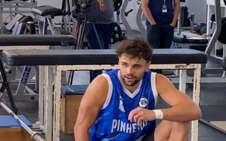 Após cinco jogos, Raulzinho deixa Pinheiros e acerta contrato com o Barcelona