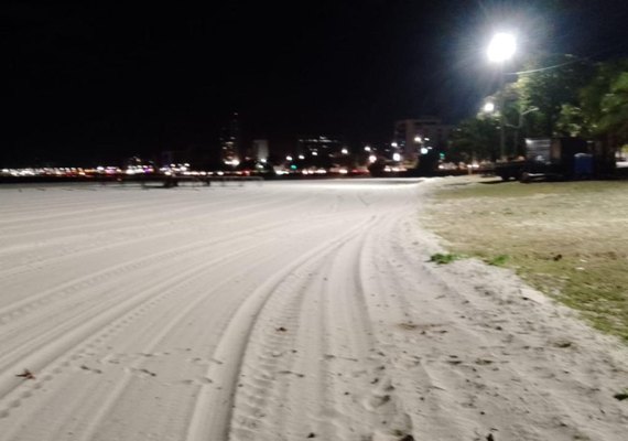 Praia da Avenida, em Maceió, tem iluminação reforçada para abertura do Verão 2025