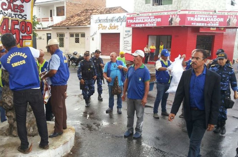 Segurança faz ação de reordenamento na Rua Cabo Reis
