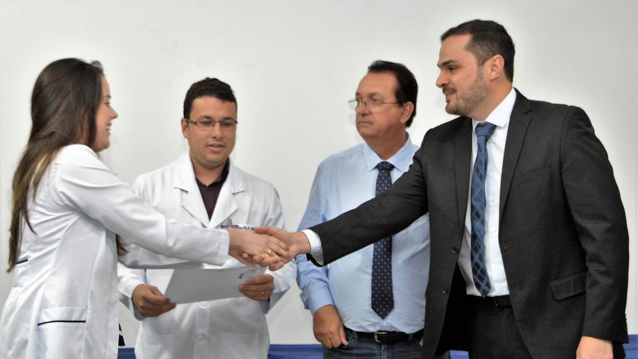 Nove médicos concluem residência no HGE e outros nove ingressam ao programa
