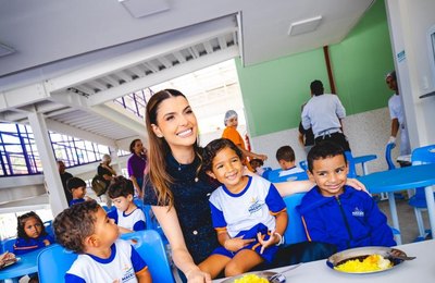 Marina Cândia anuncia oferta de mais de 37 milhões de refeições na rede municipal de ensino em 2026