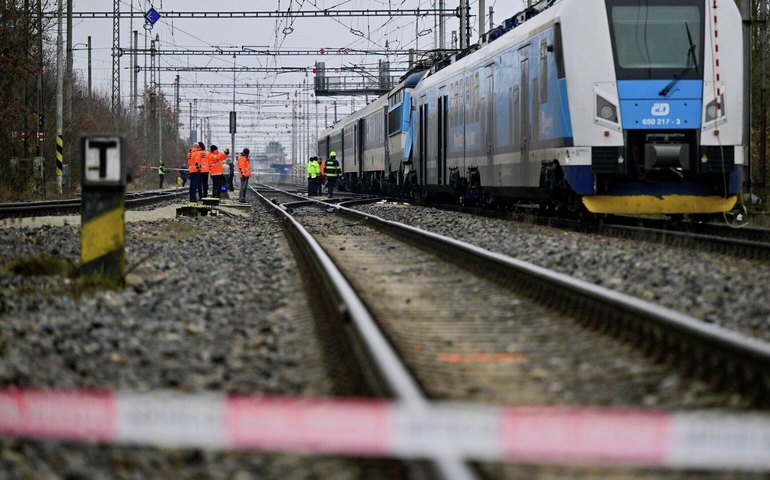 Mais de 40 pessoas ficam feridas em colisão de trens na República Tcheca