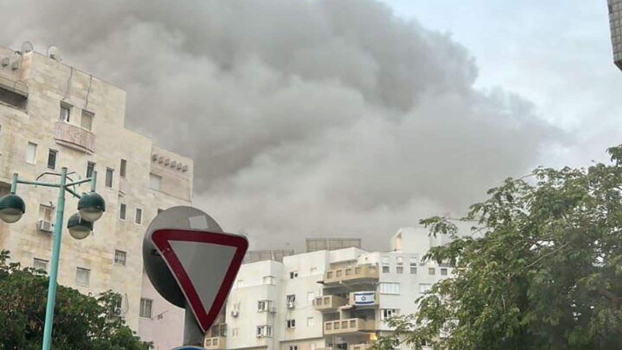 De acordo com o Canal 12, um prédio em Beersheba foi danificado pelo míssil