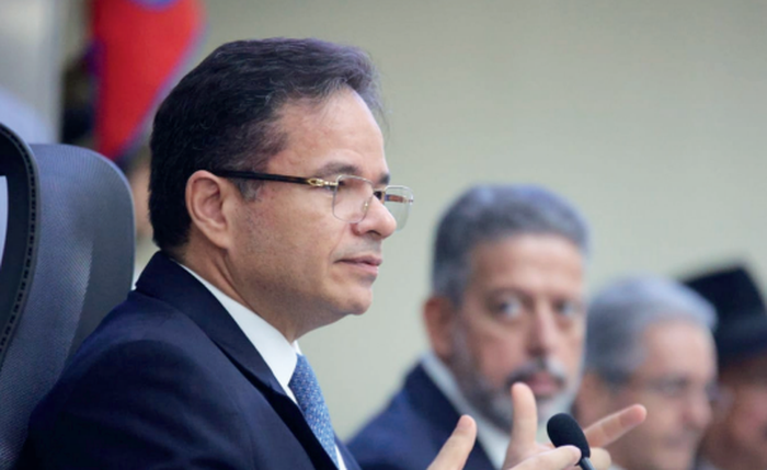 que permitiram o desenvolviMarceloVictor discursa durante entrega da comenda com elogios a ArthurLira