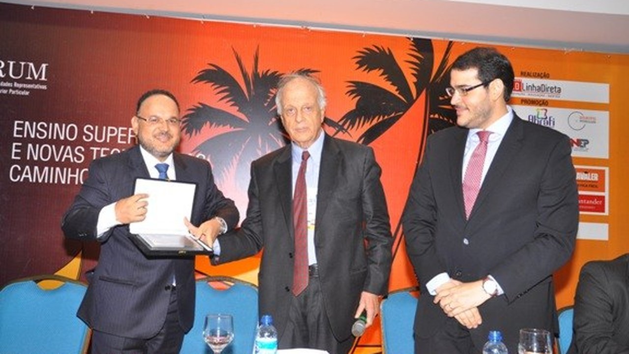 Ministro Henrique Paim elege prioridades para a Educação em 2014
