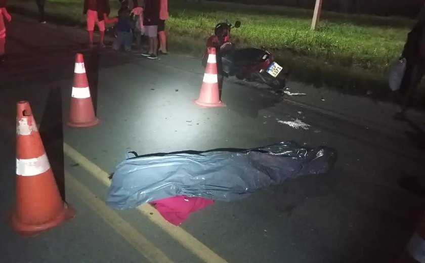 Colisão entre moto e cavalo solto na rodovia deixa uma mulher morta na AL 220, em Arapiraca