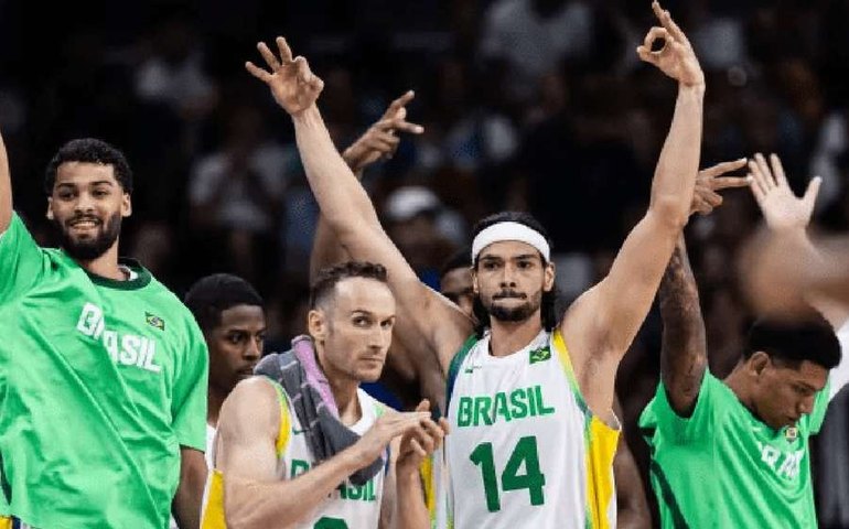 Brasil vai enfrentar 'Dream Team' dos EUA nas quartas de final na Olimpíada