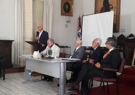 Professor Edvaldo Nascimento toma posse no Instituto Histórico e Geográfico de Alagoas (IHGAL)