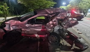 Duas pessoas ficam feridas após colisão entre carros e ônibus na Zona Sul de Aracaju