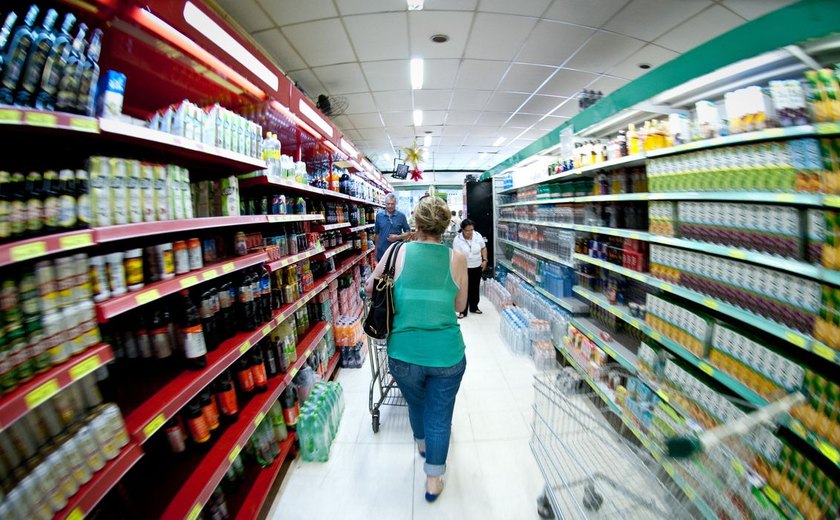 Cesta básica tem aumento em 14 capitais brasileiras no mês de abril