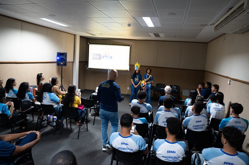 Núcleos de Línguas Estrangeiras e de Inovação da Semed apresentam projetos na Bienal