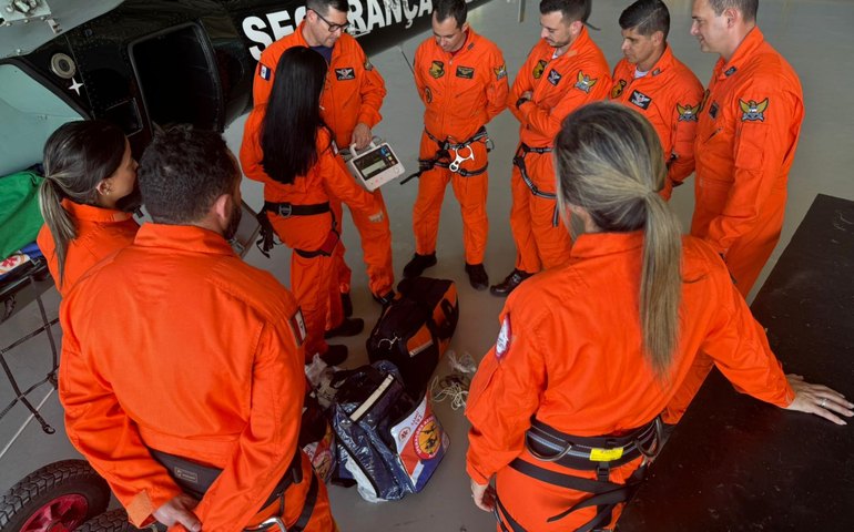  Samu realiza curso de preparação de socorristas para atuar em aeronaves 