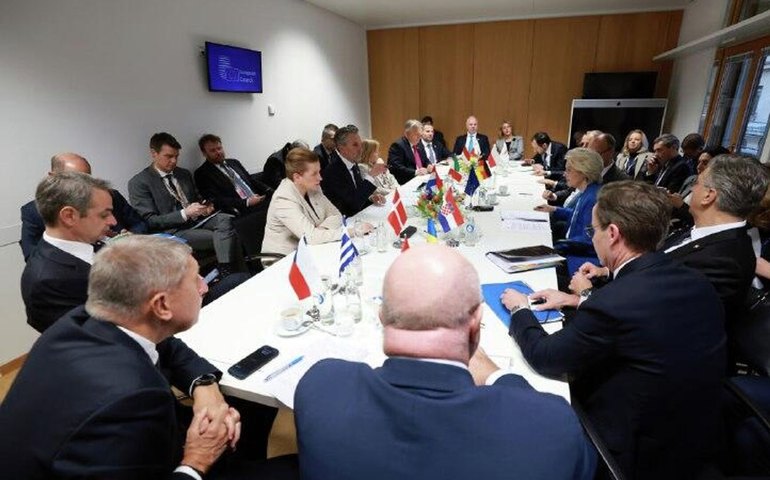 União Europeia pode perder influência em negociações sobre a Ucrânia, aponta imprensa