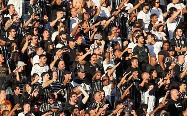 Corinthians bane torcedor que acendeu sinalizador de ir à Neo Química Arena