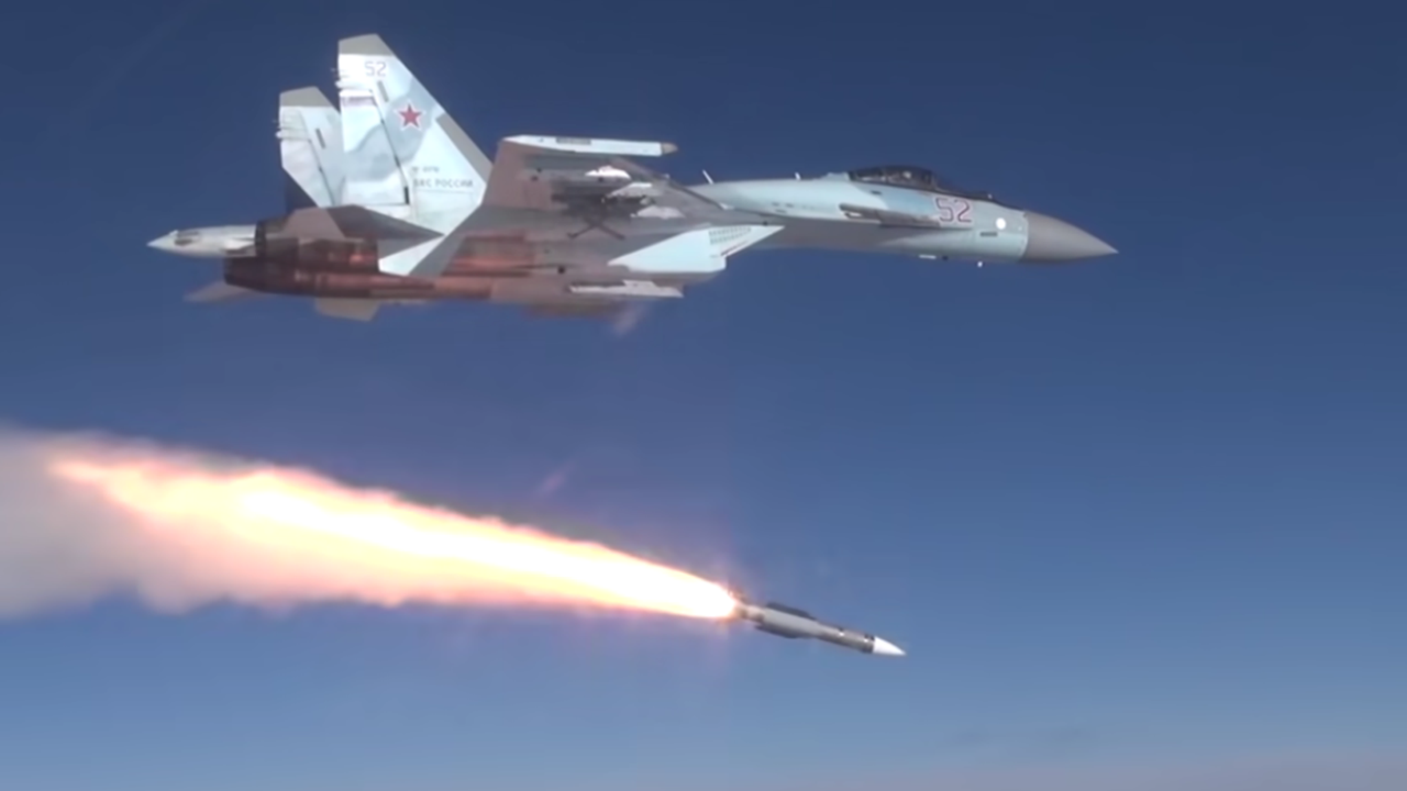 Caças russos Su-35S demonstram alta eficiência contra drones e reconhecimento de longo alcance