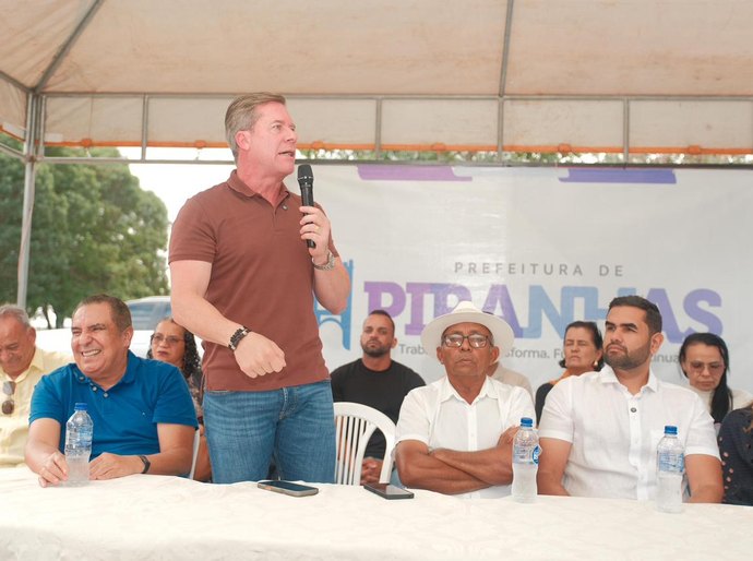 Marx Beltrão e Tiago Freitas celebram novo Espaço Esportivo Comunitário na Vila Sergipe, em Piranhas