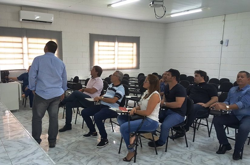 Prefeito Adelmo Calheiros e vereadores de Capela visitam CTR Metropolitana