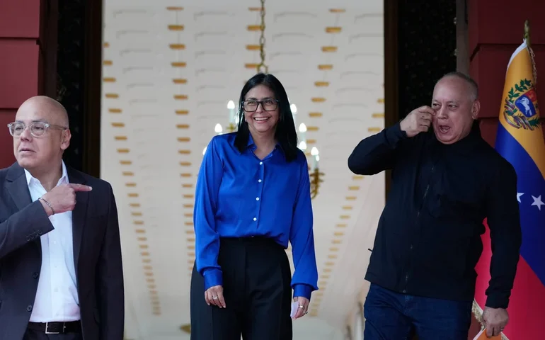 Presidente interina da Venezuela promete continuar libertando prisioneiros detidos sob Maduro