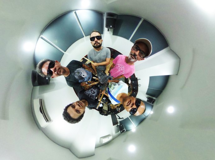 Xique Baratinho e Mopho apresentam noite de rock alagoano