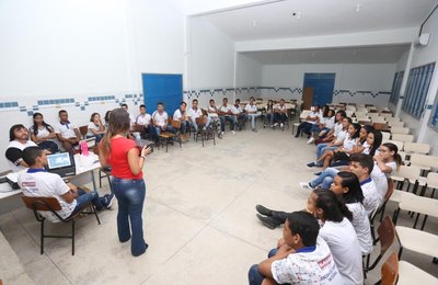 Prefeitura de Marechal conscientiza alunos sobre os perigos do Bullying na Escola Estadual Rosa da Fonseca 