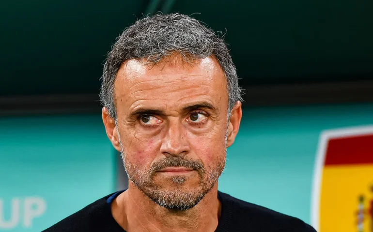 PSG desembarca no Catar e Luis Enrique demonstra preocupação com desgaste físico