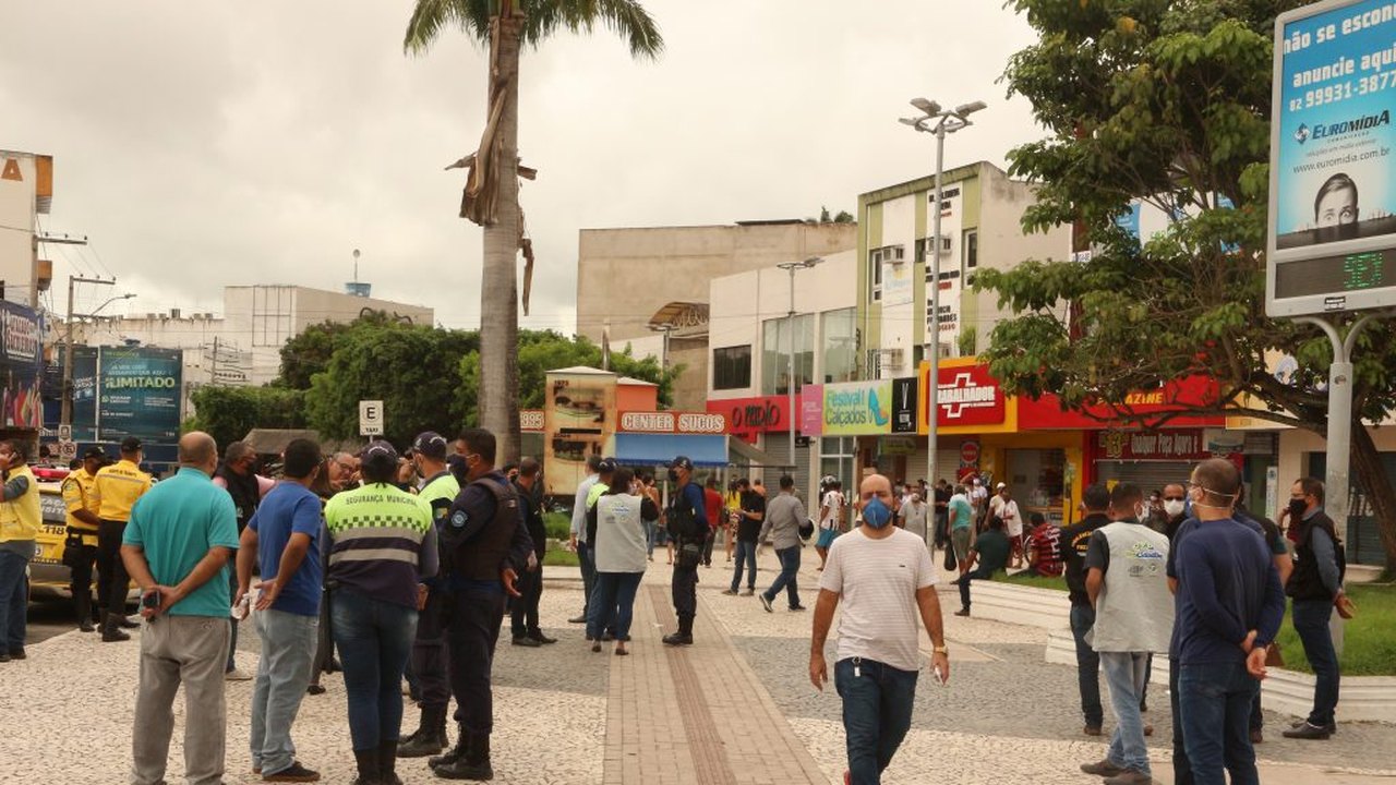 Prefeitura e polícia militar realizam nova ação de combate ao coronavírus no centro de Arapiraca