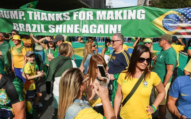 Em trio elétrico esvaziado, bolsonaristas pedem anistia e criticam Lula e Moraes na Paulista