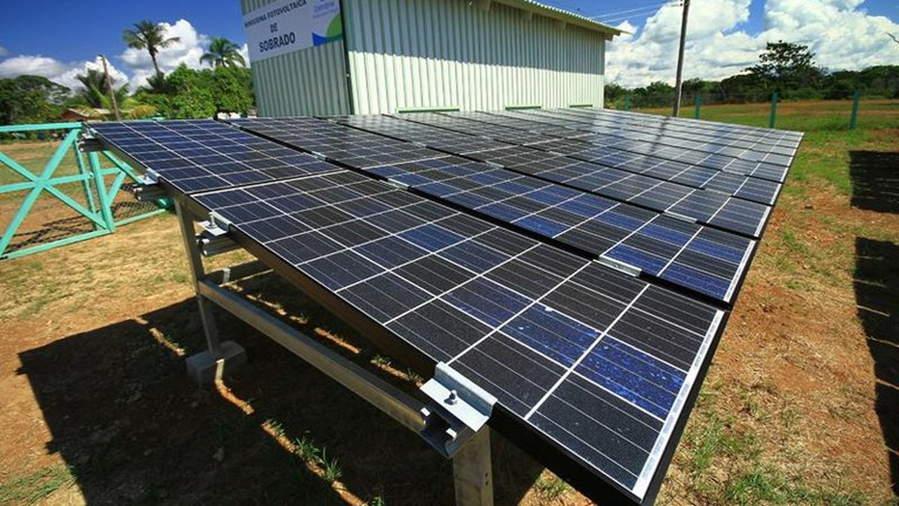 Brasil ultrapassa marca histórica de 12 GW em geração solar, diz Absolar