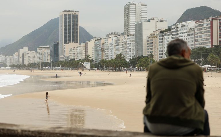 Frente fria chega ao Rio com pancadas de chuva e vento forte