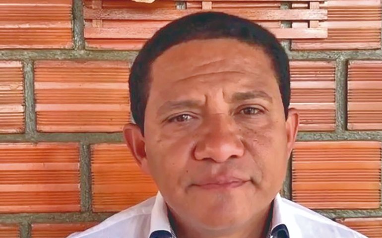 Prefeito de Palmeira está com covid-19 e após polêmica nas redes sociais exibe o teste