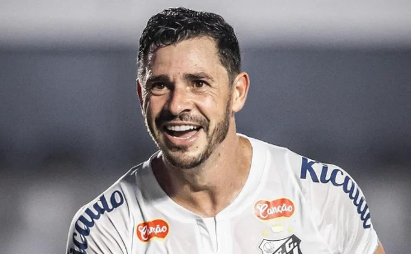 Guilherme e Giuliano miram artilharia e embalam o Santos nesta reta final de Série B