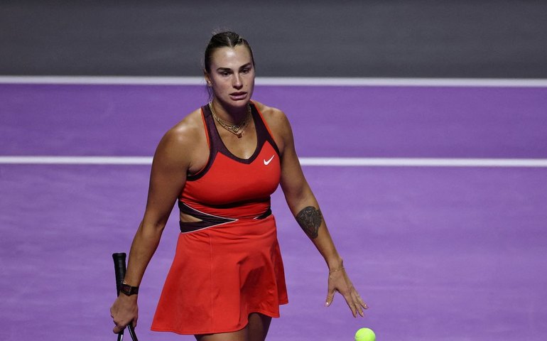 Sabalenka afirma que não é justo mulheres enfrentarem atletas trans no tênis