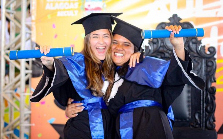 Seduc anuncia novos pagamentos da Bolsa Conclusão