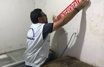 Vigilância Sanitária interdita restaurante na Ponta Verde por funcionamento irregular