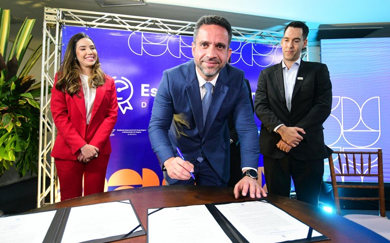 Governo lança programa Escola do Turismo para capacitação profissional em Alagoas