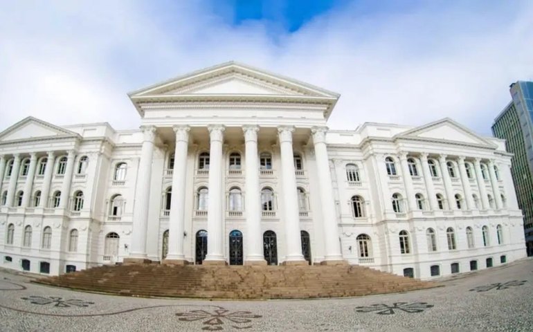 Membros do MBL e estudantes da UFPR entram em confronto em Curitiba