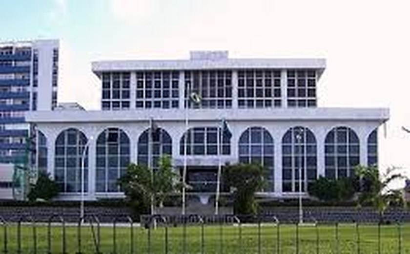 PF cumpre mandados de busca e apreensão de documentos no Tribunal de Contas de Alagoas