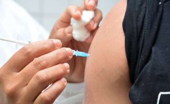 Efeitos da vacinação refletem na queda de casos de covid-19